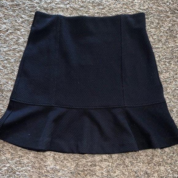 New - ANN TAYLOR LOFT Stretch Rayon Nylon Mini Skirt Solid Black Flounce Hem - Picture 1 of 6